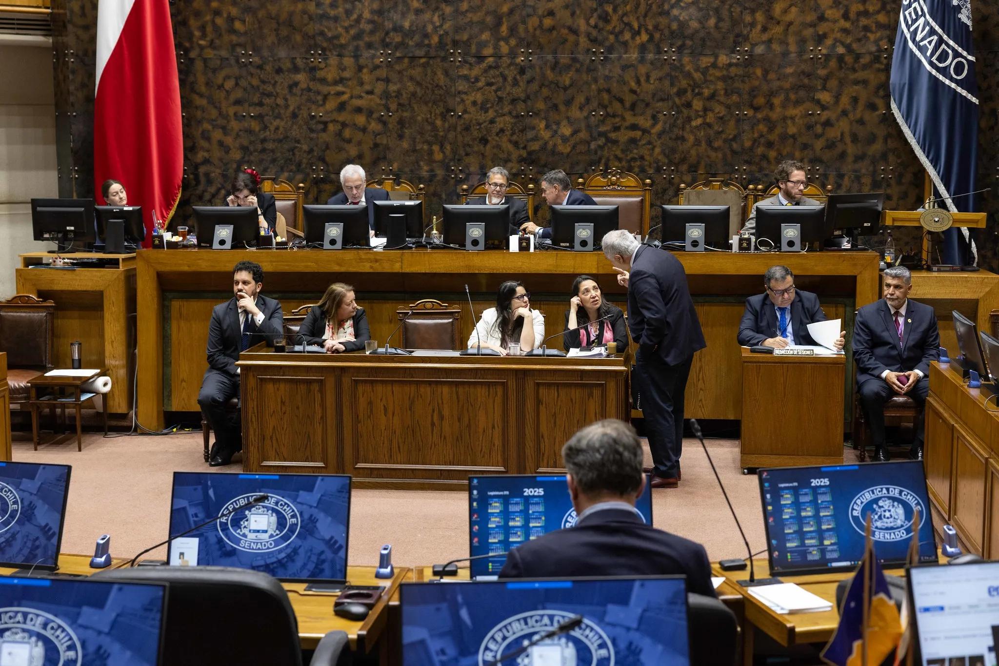 Senado despacha a ley el aumento del sueldo mínimo