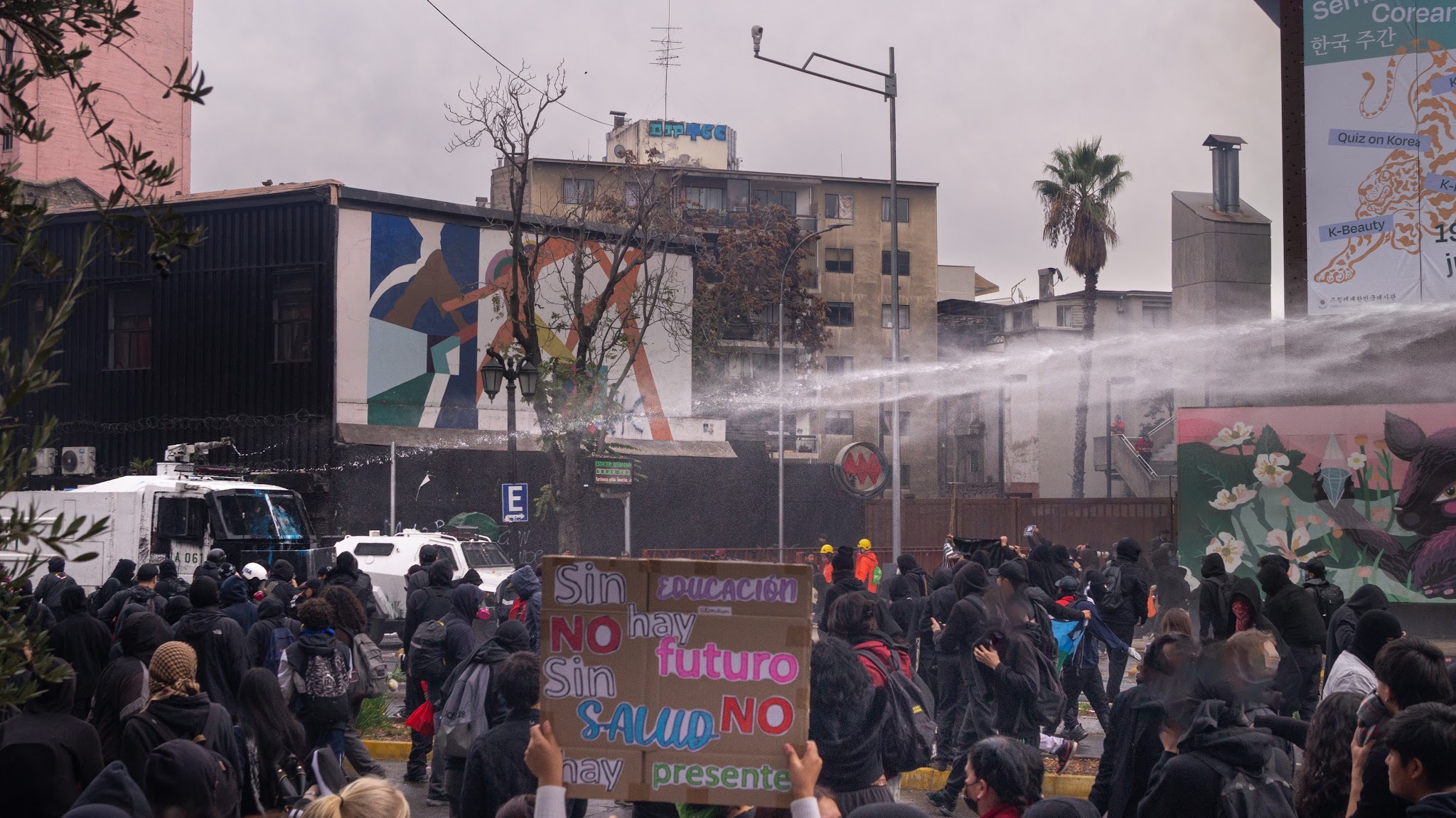 Oposición acusa a Carabineros de uso excesivo de la fuerza y represión injustificada